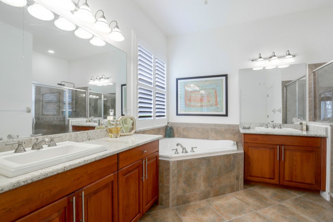 9150 Quartz Ln, Naples, FL 34120