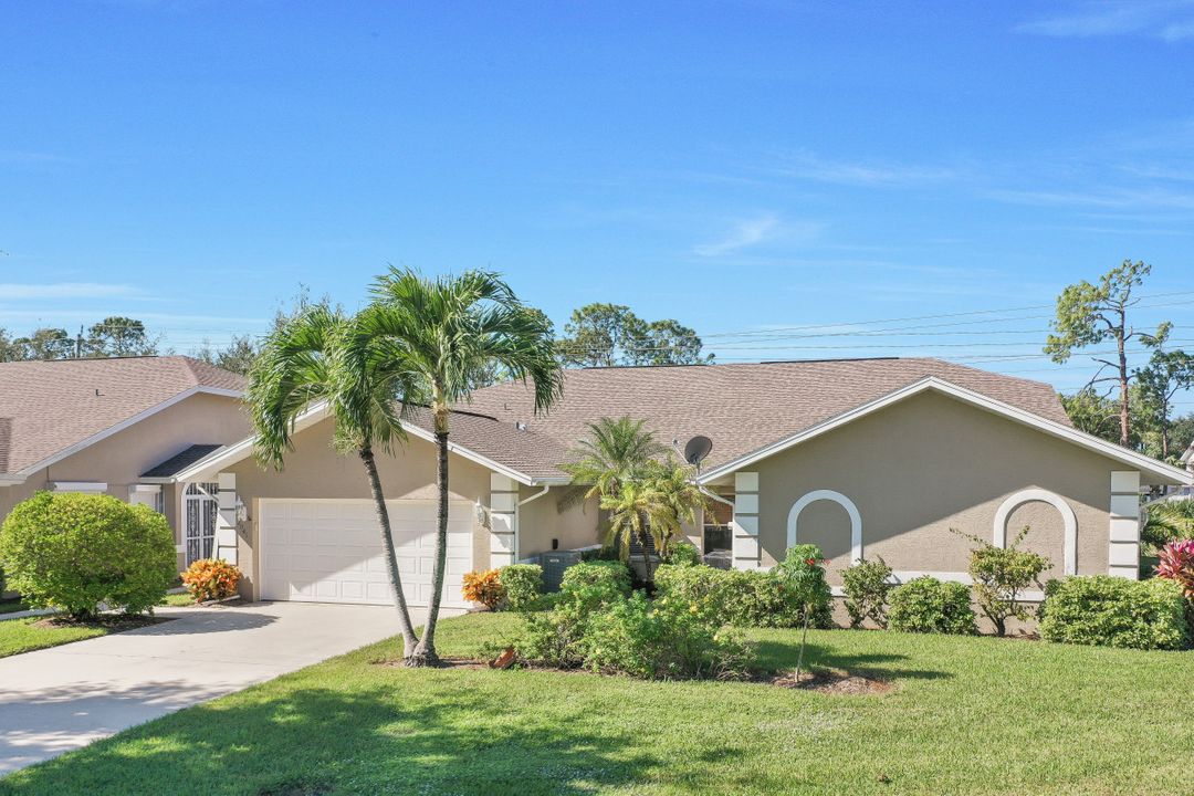 2041 W Crown Pointe Blvd, Naples, FL 34112