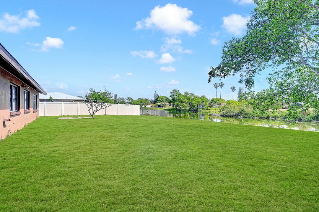 323 NE 11th Pl, Cape Coral, FL 33909