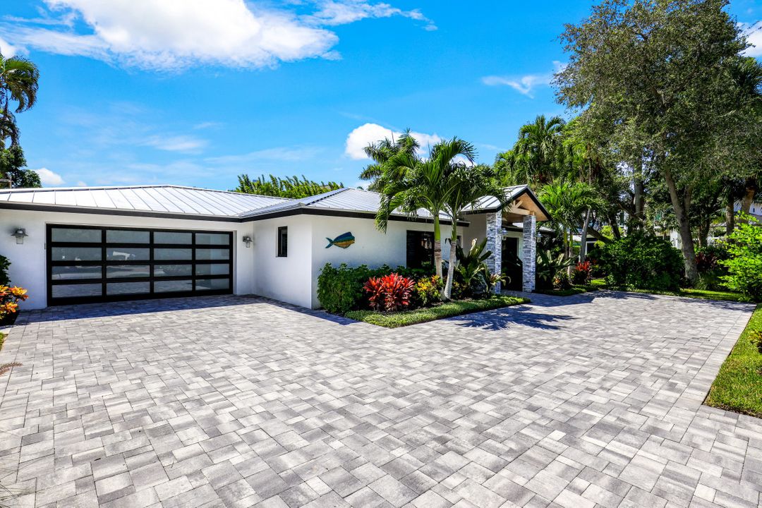 1300 Dolphin Rd, Naples, FL 34102