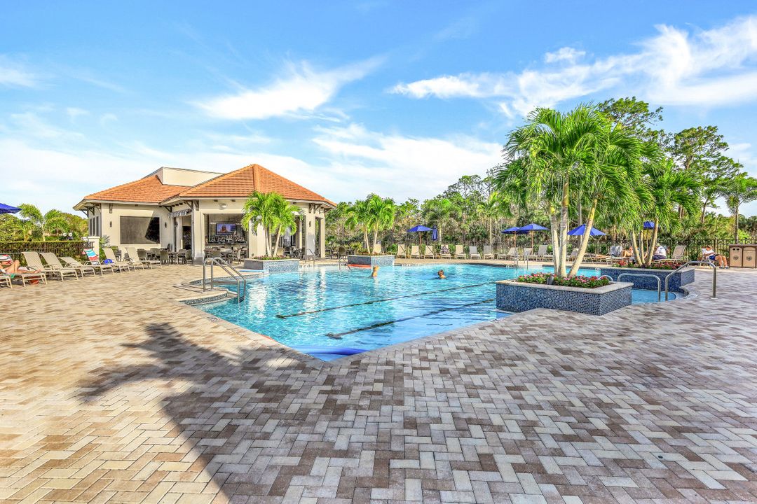 8755 Naples Heritage Dr, Naples, FL 34112