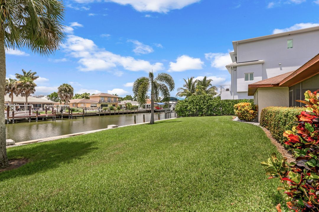 466 Tradewinds Ave, Naples, FL 34108