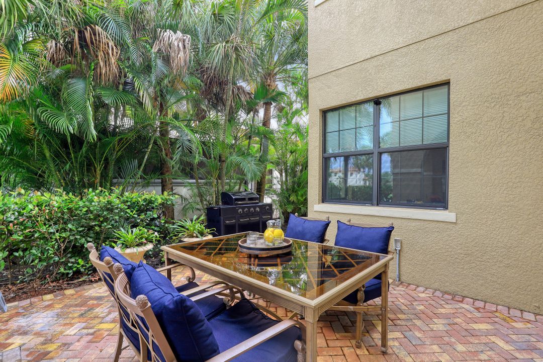 1300 Kendari Terrace, Naples, FL 34113