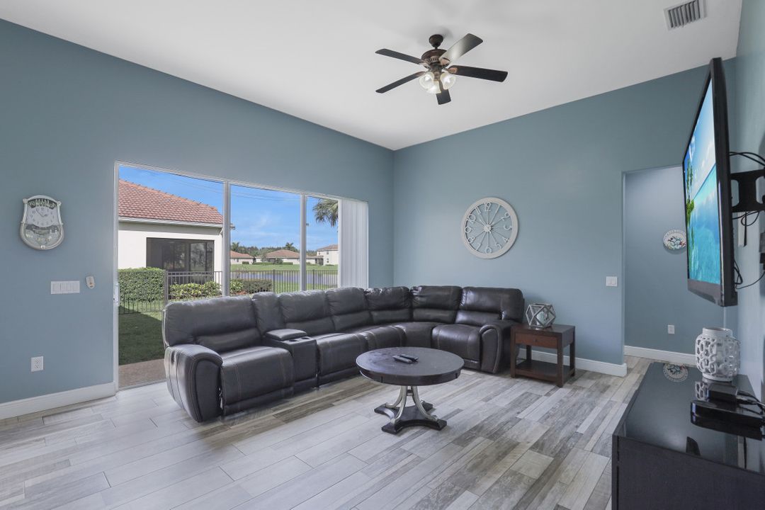 2058 Mandarin Ln, Naples, FL 34120