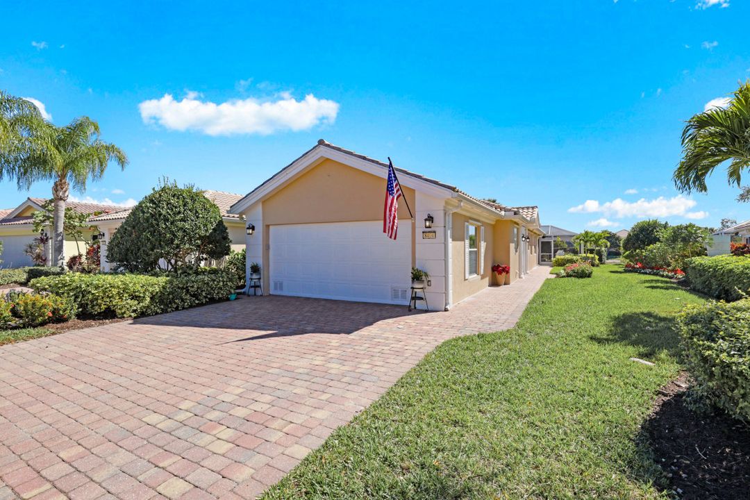 8404 Borboni Ct, Naples, FL 34114