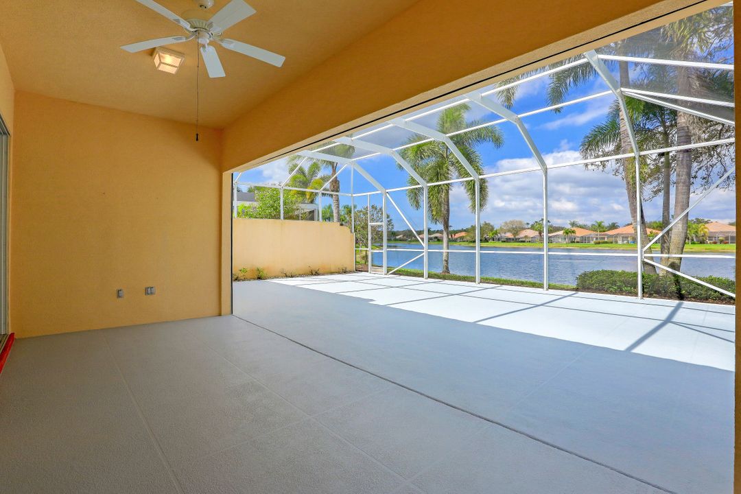 5467 Freeport Ln, Naples, FL 34119