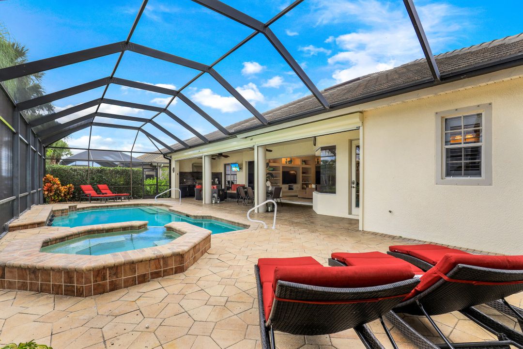 8733 Hideaway Harbor Ct, Naples, FL 34120