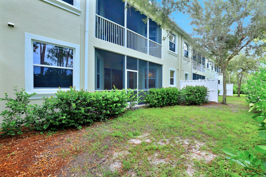 1305 Mariposa Cir #1-103, Naples, FL 34105