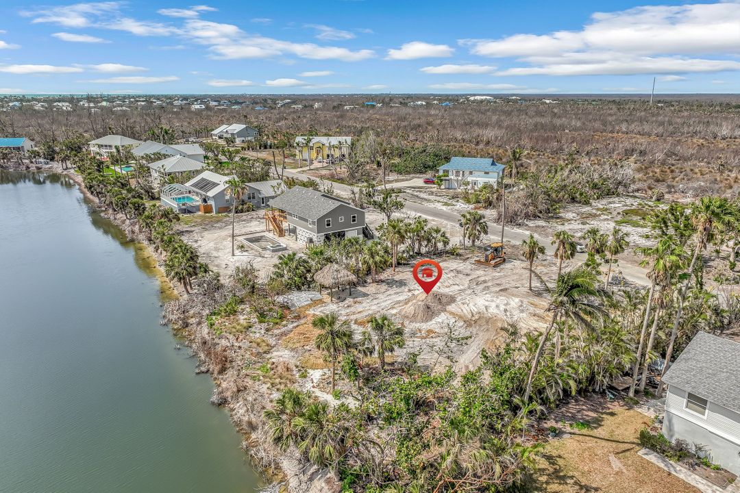 565 Lake Murex Cir, Sanibel, FL 33957