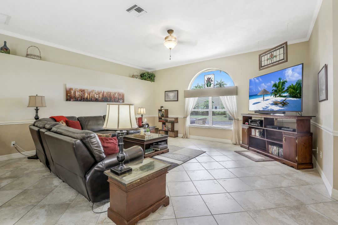 6705 Highland Pines Cir, Fort Myers, FL 33966