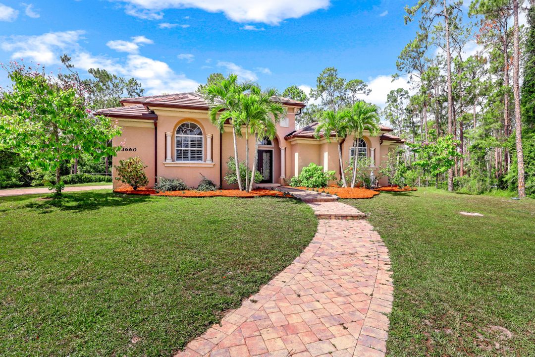 3660 7th Ave NW, Naples, FL 34120