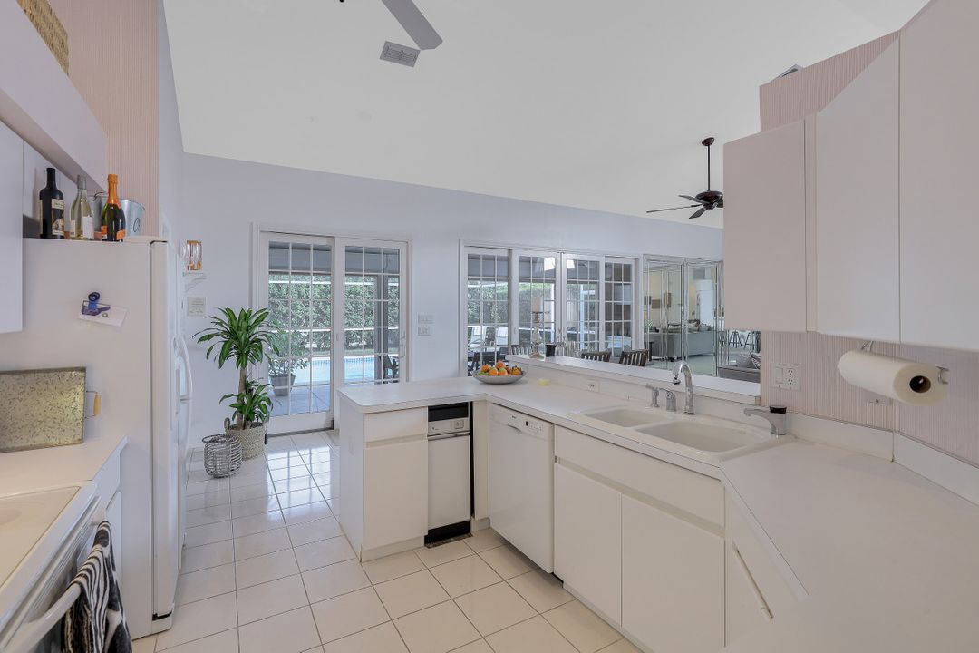1812 Piccadilly Circus, Naples, FL 34112