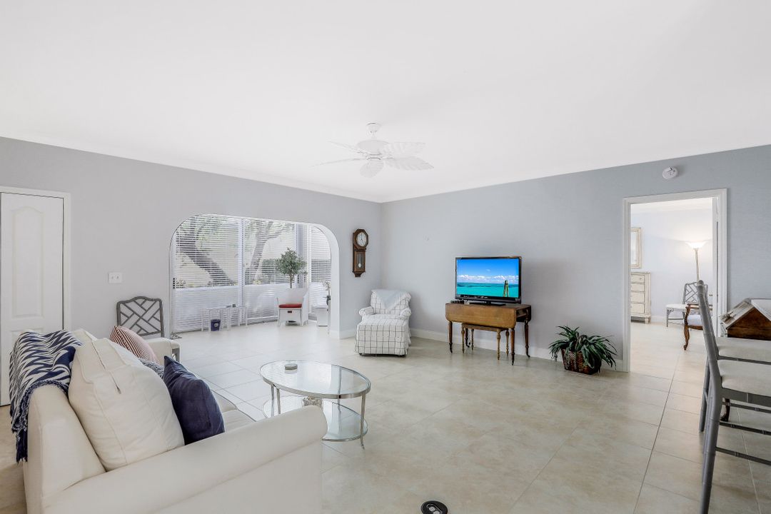 5801 Glencove Dr #503, Naples, FL 34108