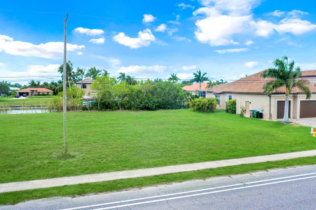 2806 Gleason Pkwy, Cape Coral, FL 33914