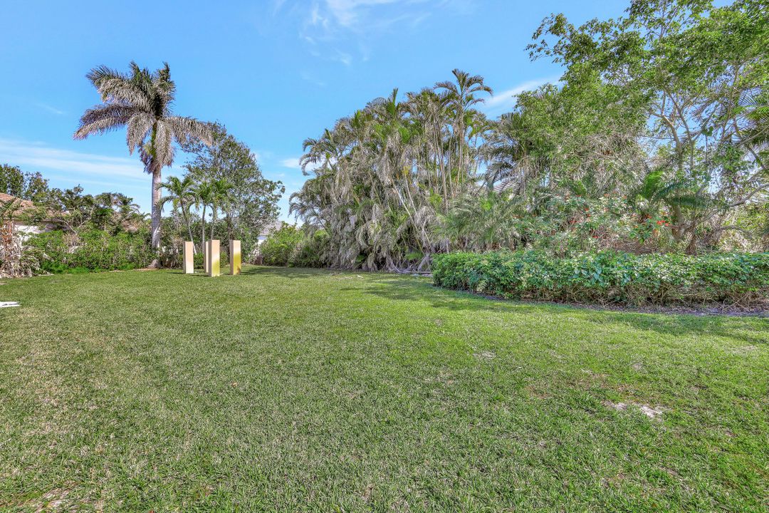 3000 Crayton Rd, Naples, FL 34103