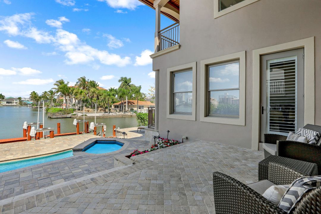 343 Oak Ave, Naples, FL 34108