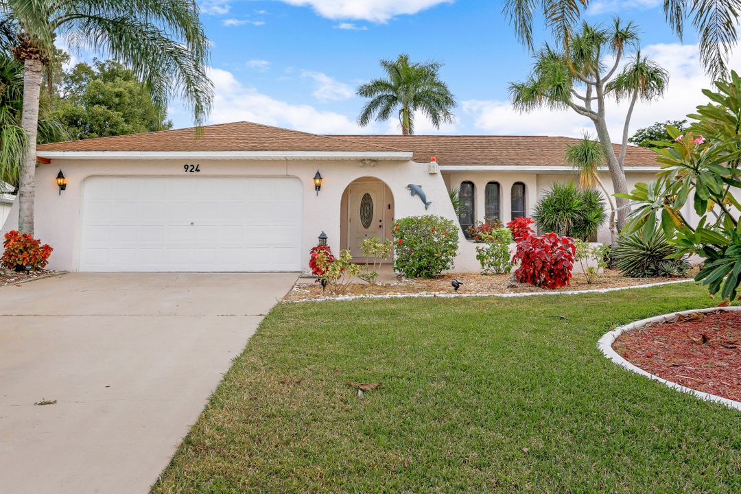 924 SW 52nd St, Cape Coral, FL 33914