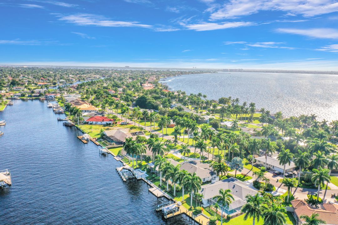 105 Bayshore Dr, Cape Coral, FL 33904