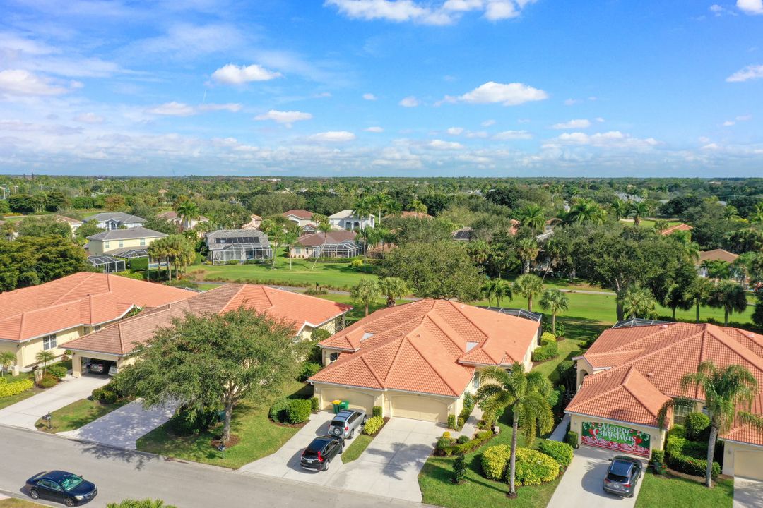 2092 Crestview Way, Naples, FL 34119