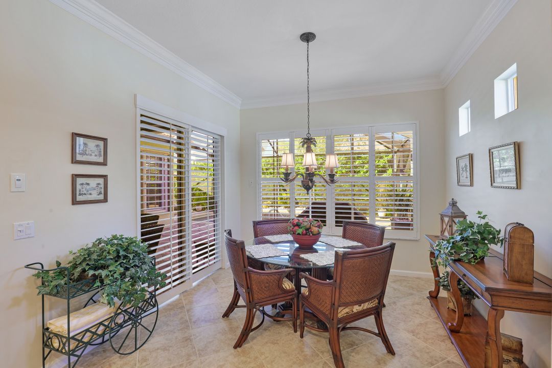 16208 Parque Ln, Naples, FL 34110