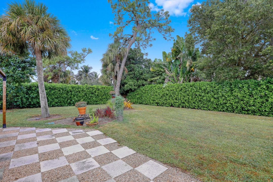 2697 Outrigger Ln, Naples, FL 34104