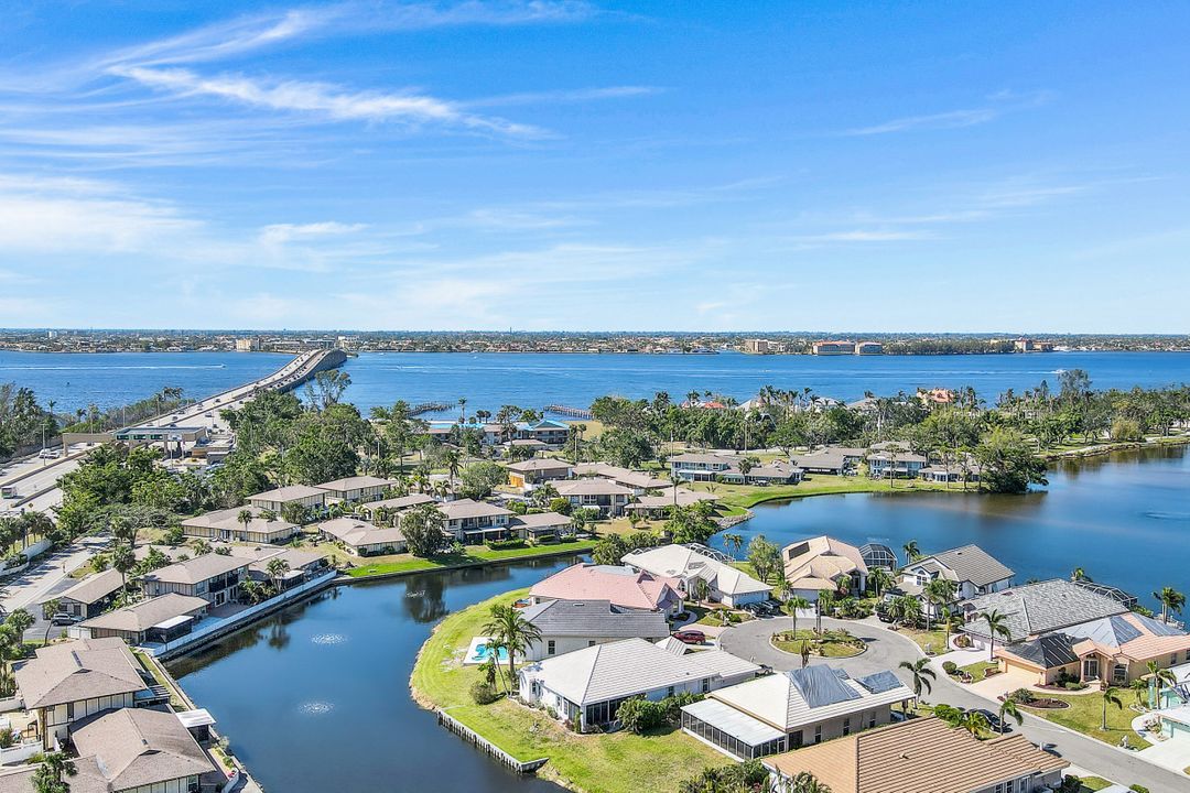 9841 Mainsail Ct, Fort Myers, FL 33919