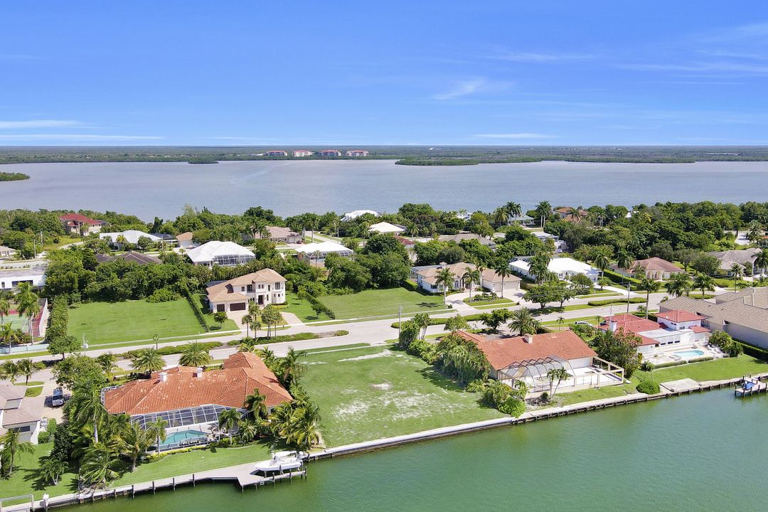 580 S Barfield Dr, Marco Island, FL 34145