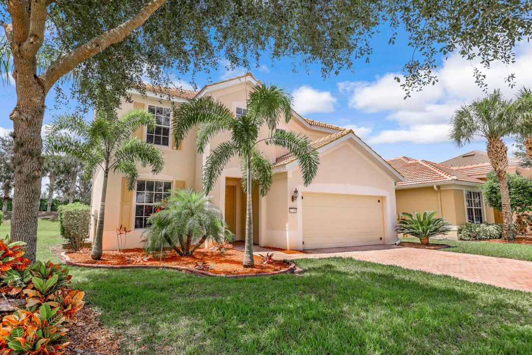 2039 Sagebrush Cir, Naples, FL 34120