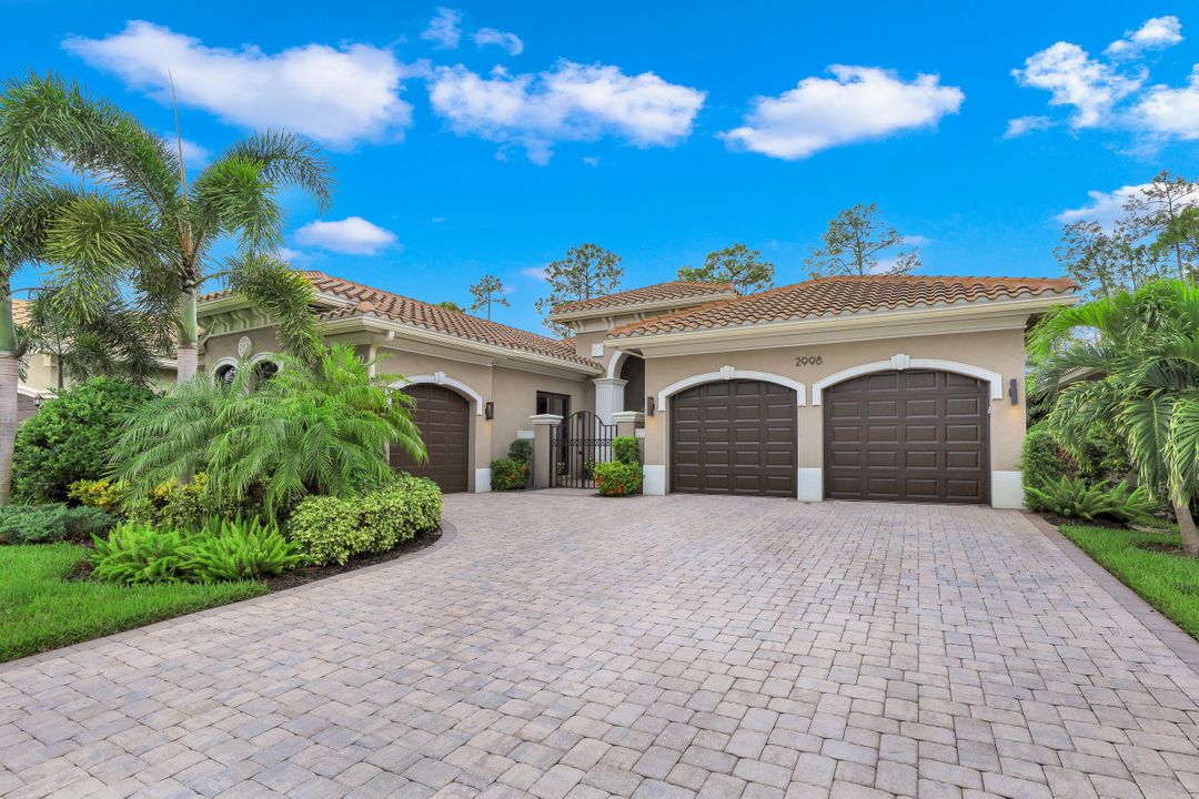 2998 Cinnamon Bay Cir, Naples, FL 34119