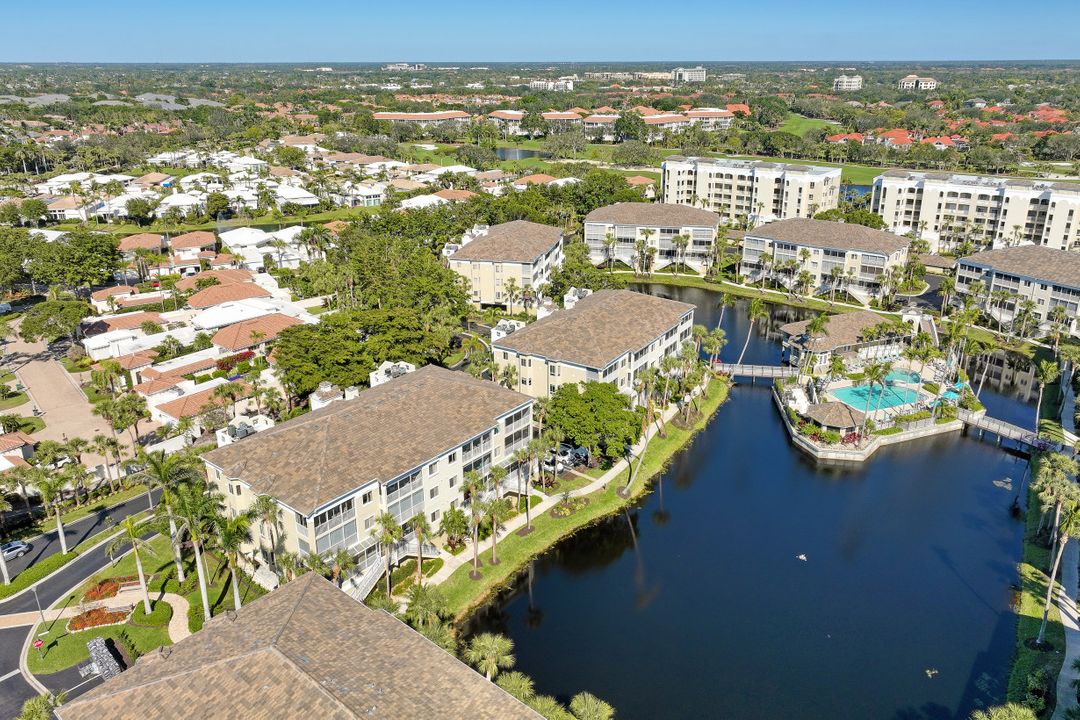 7606 Pebble Creek Cir #304, Naples, FL 34108