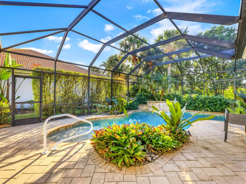 16017 Delarosa Ln, Naples, FL 34110