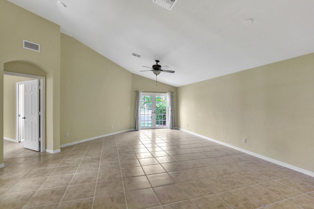 1055 Jardin Dr, Naples, FL 34104