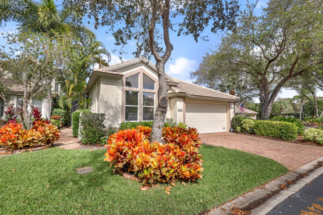 3640 Sawgrass Ct, Bonita Springs, FL 34134