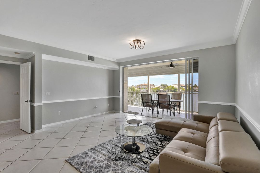 9700 Gulf Shore Dr #202, Naples, FL 34108