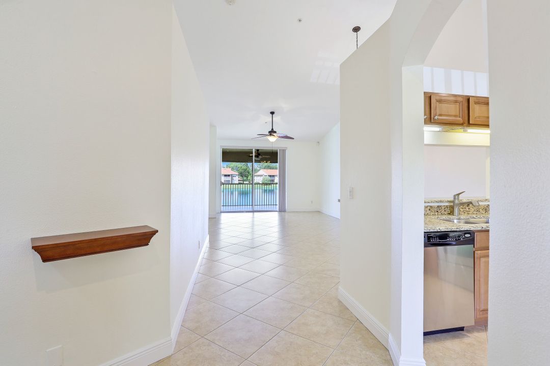 6920 Huntington Lakes Cir #203, Naples, FL 34119