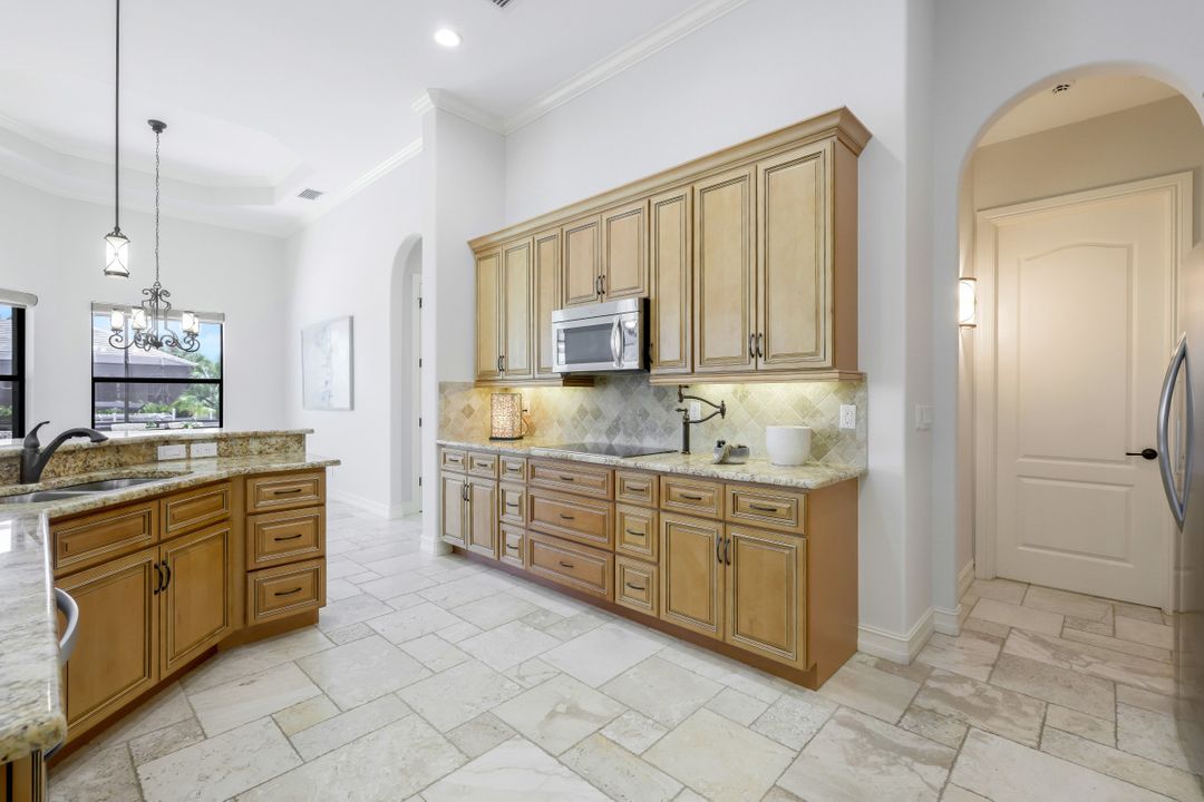 1232 Mistletoe Ct, Marco Island, FL 34145