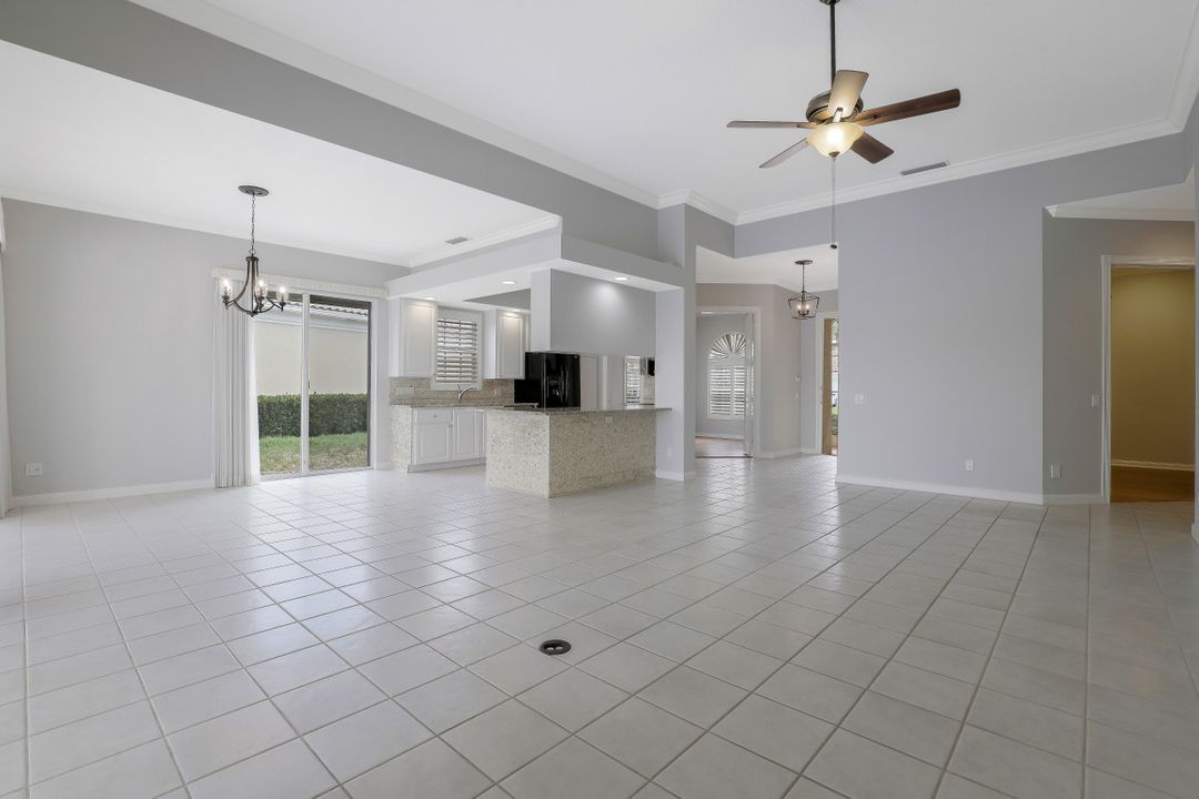 5467 Freeport Ln, Naples, FL 34119