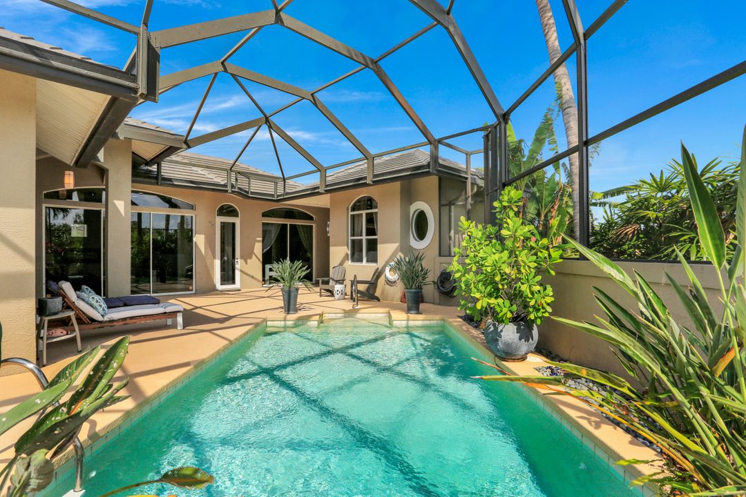 2892 Coco Lakes Pl, Naples, FL 34105