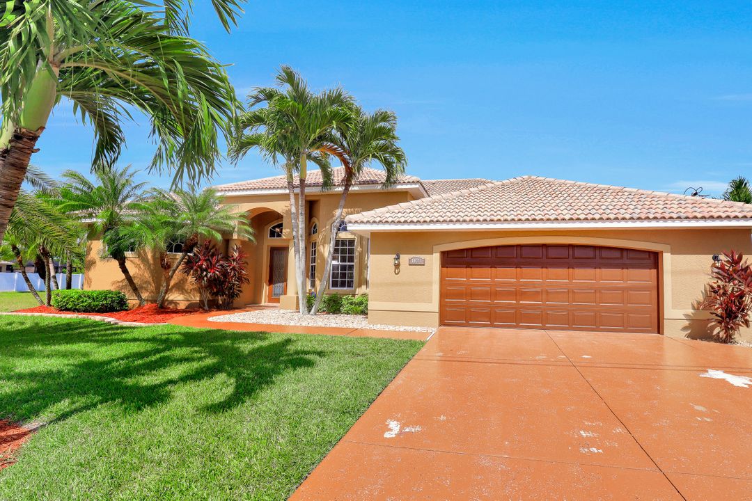 4827 Agualinda Blvd, Cape Coral, FL 33914