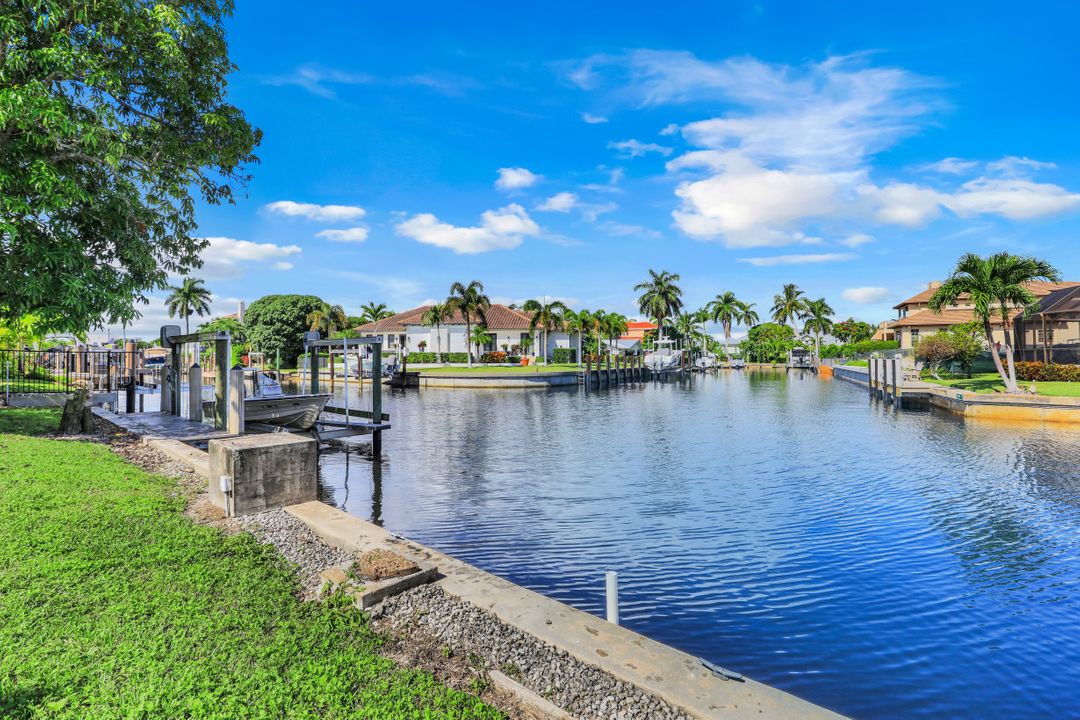 2156 Tarpon Rd, Naples, FL 34102