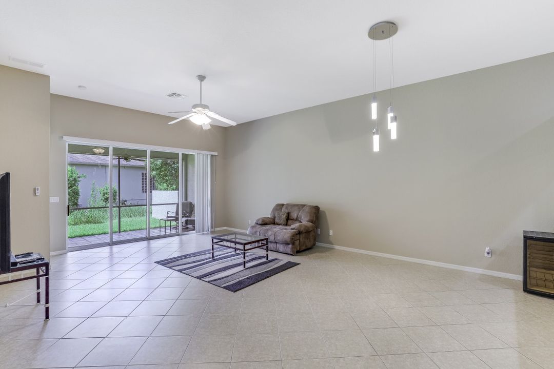 8546 Silk Oak Ln, Naples, FL 34119