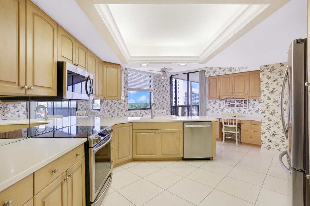 6075 Pelican Bay Blvd #506, Naples, FL 34108