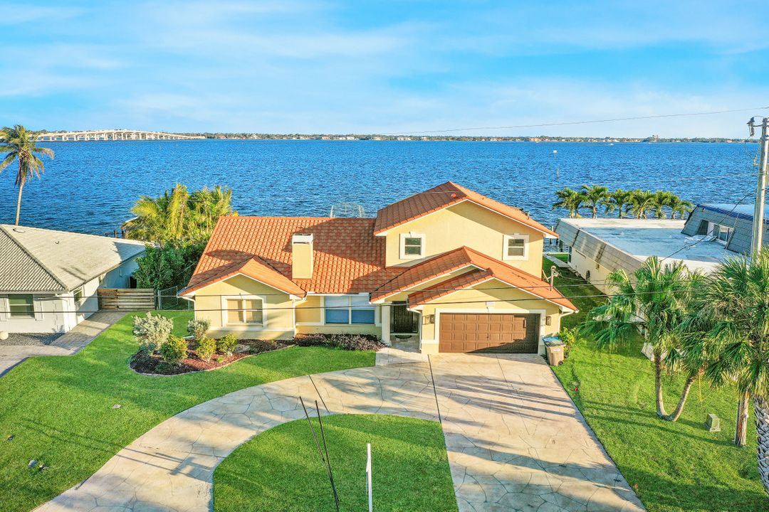 2526 SE 28th St, Cape Coral, FL 33904