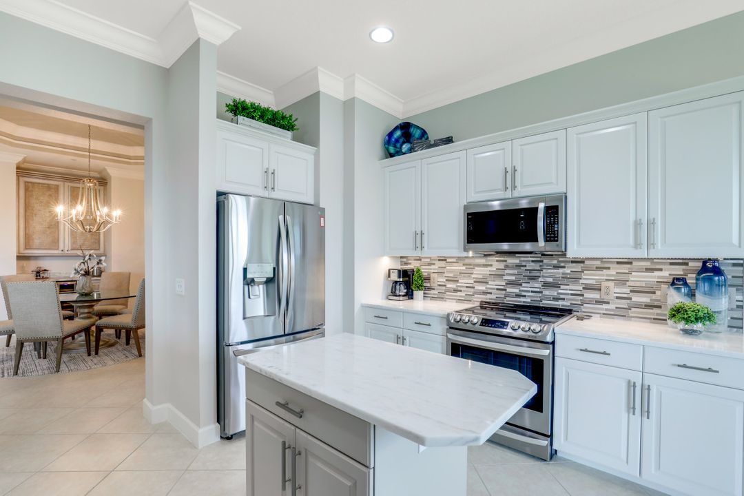 9212 Quartz Ln #201, Naples, FL 34120