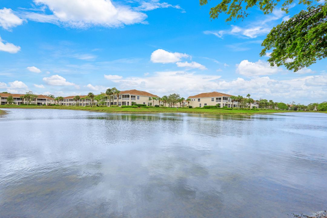 1084 Hampton Cir, Naples, FL 34105