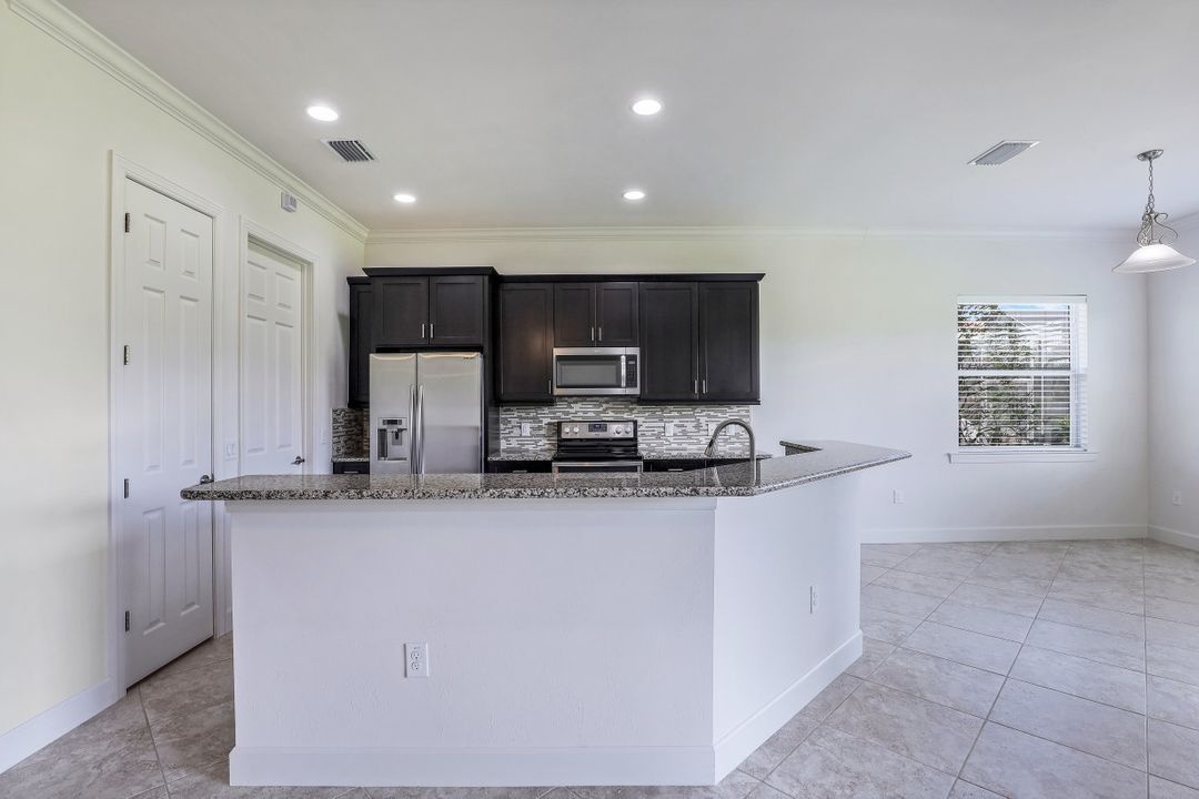 9106 Limestone Ln, Naples, FL 34120