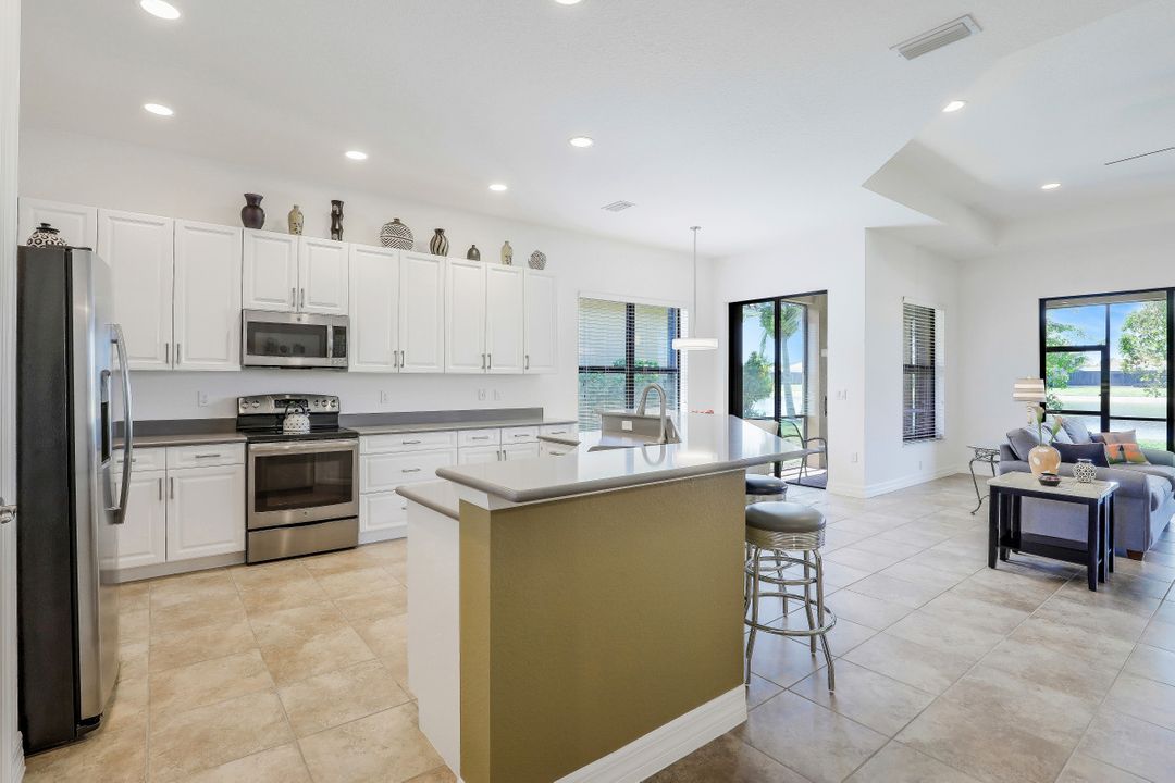 2797 Cinnamon Bay Cir, Naples, FL 34119