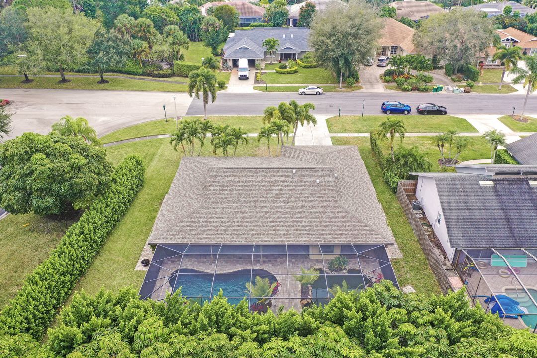 2479 Pinewoods Cir, Naples, FL 34105