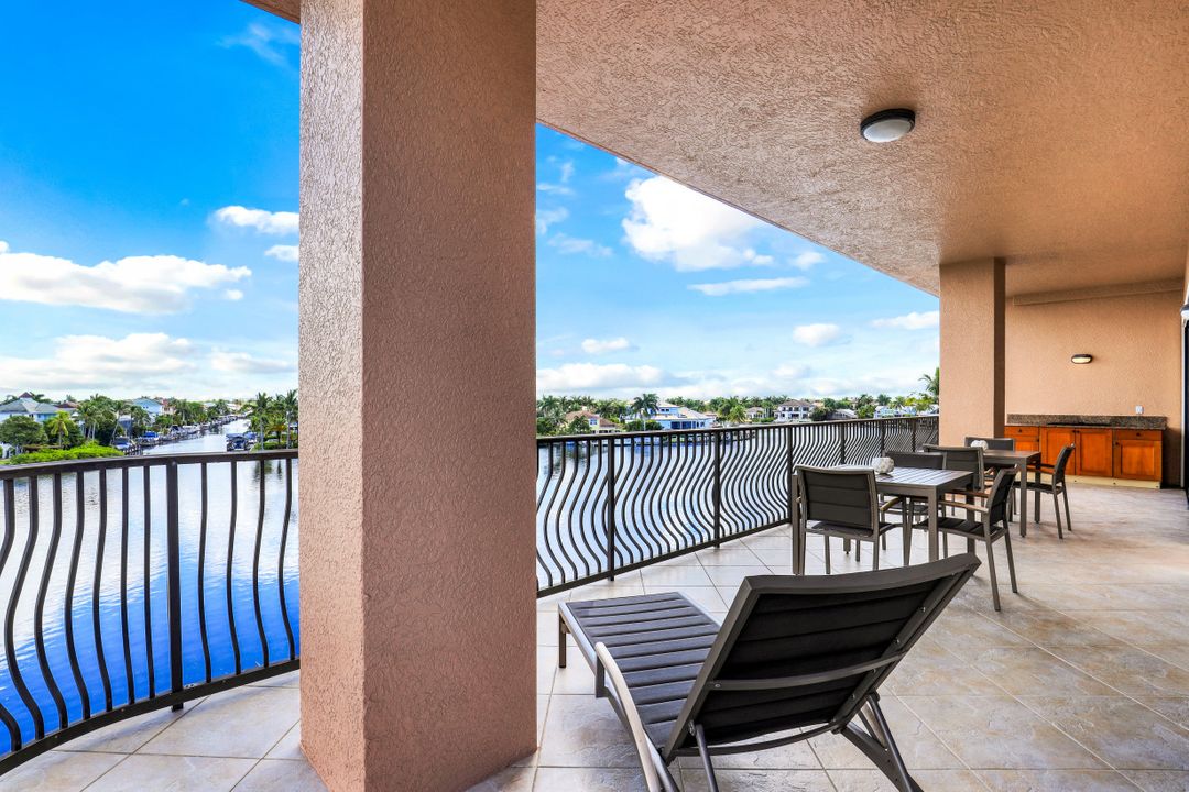 10620 Gulf Shore Dr #401, Naples, FL 34108