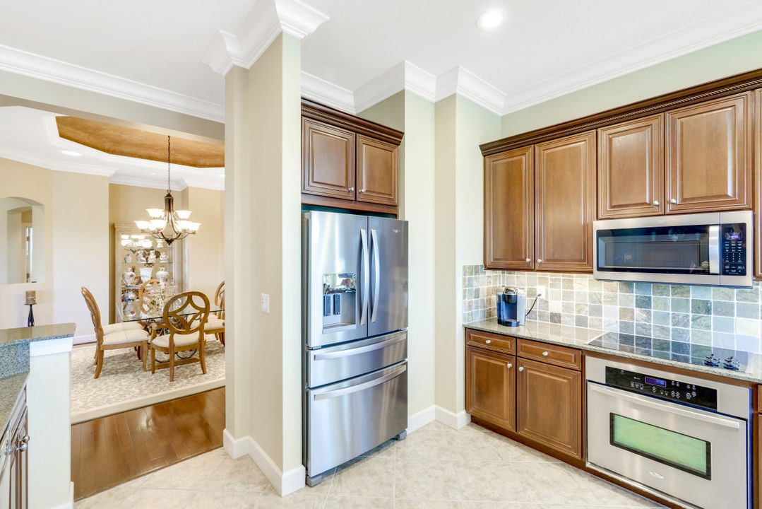 9220 Quartz Ln #201, Naples, FL 34120